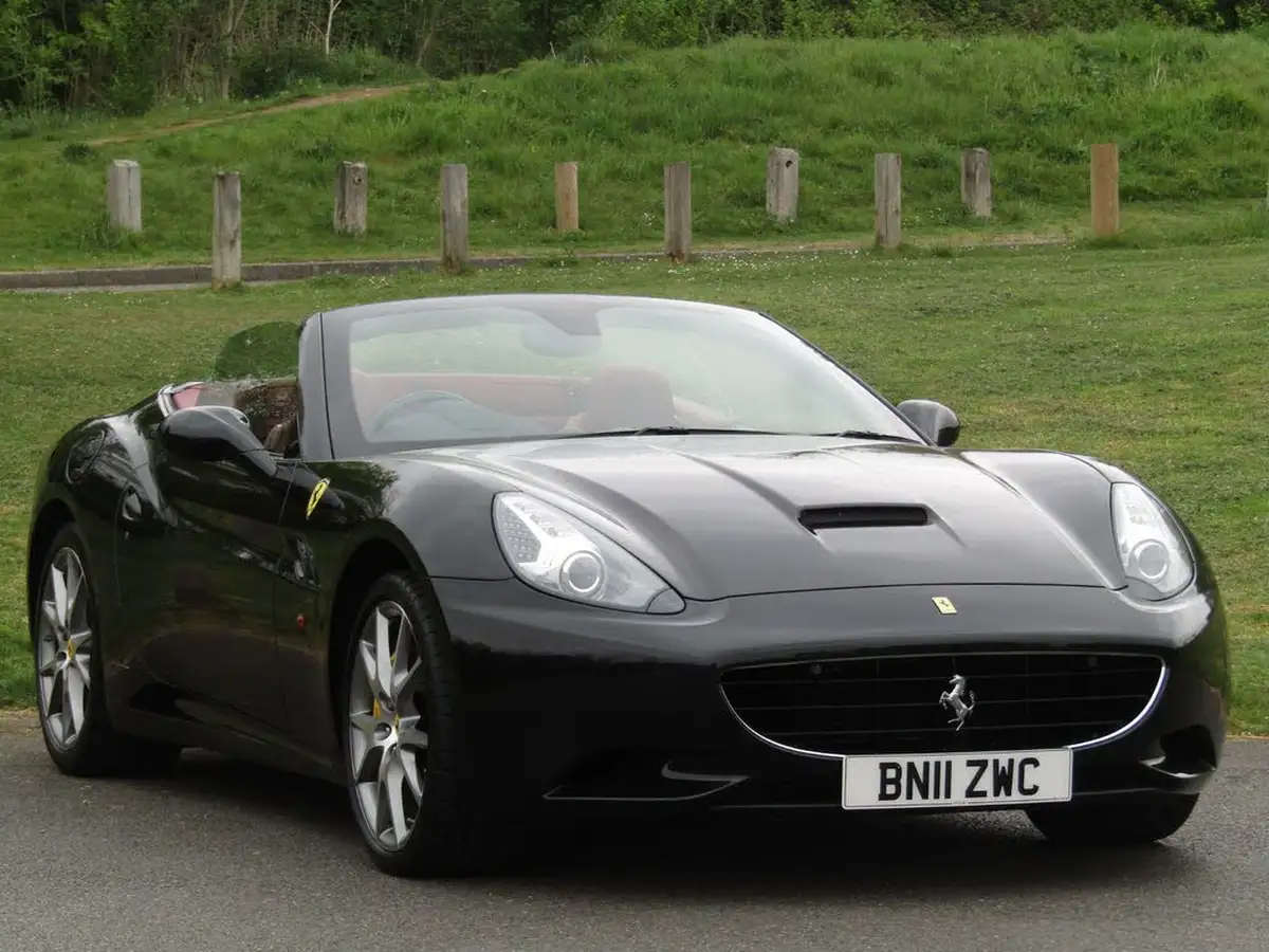 2010-ferrari-california-43-big-0