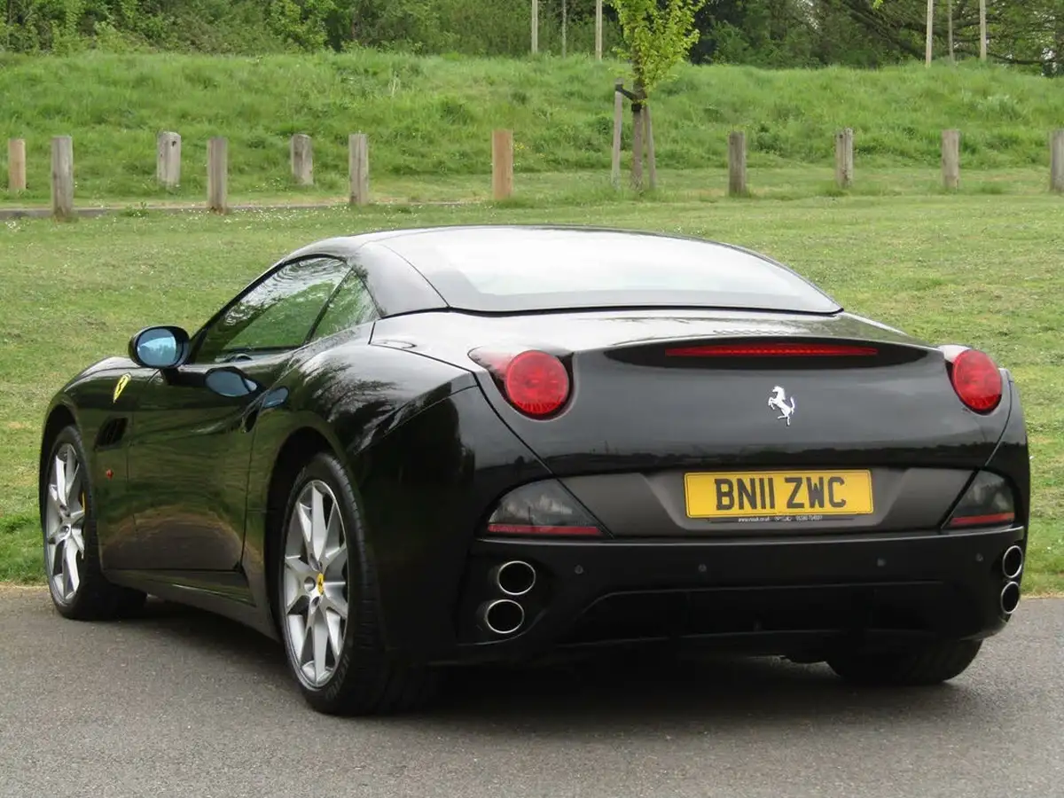 2010-ferrari-california-43-big-52