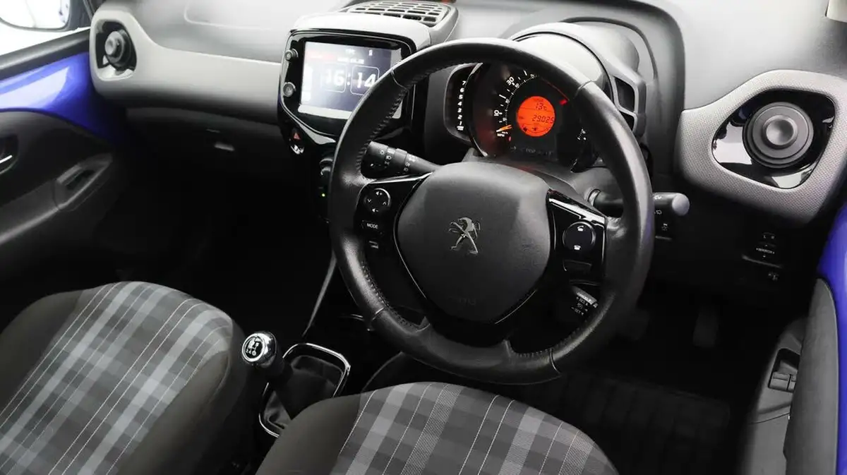 2019-peugeot-108-10-allure-hatchback-5d-big-8