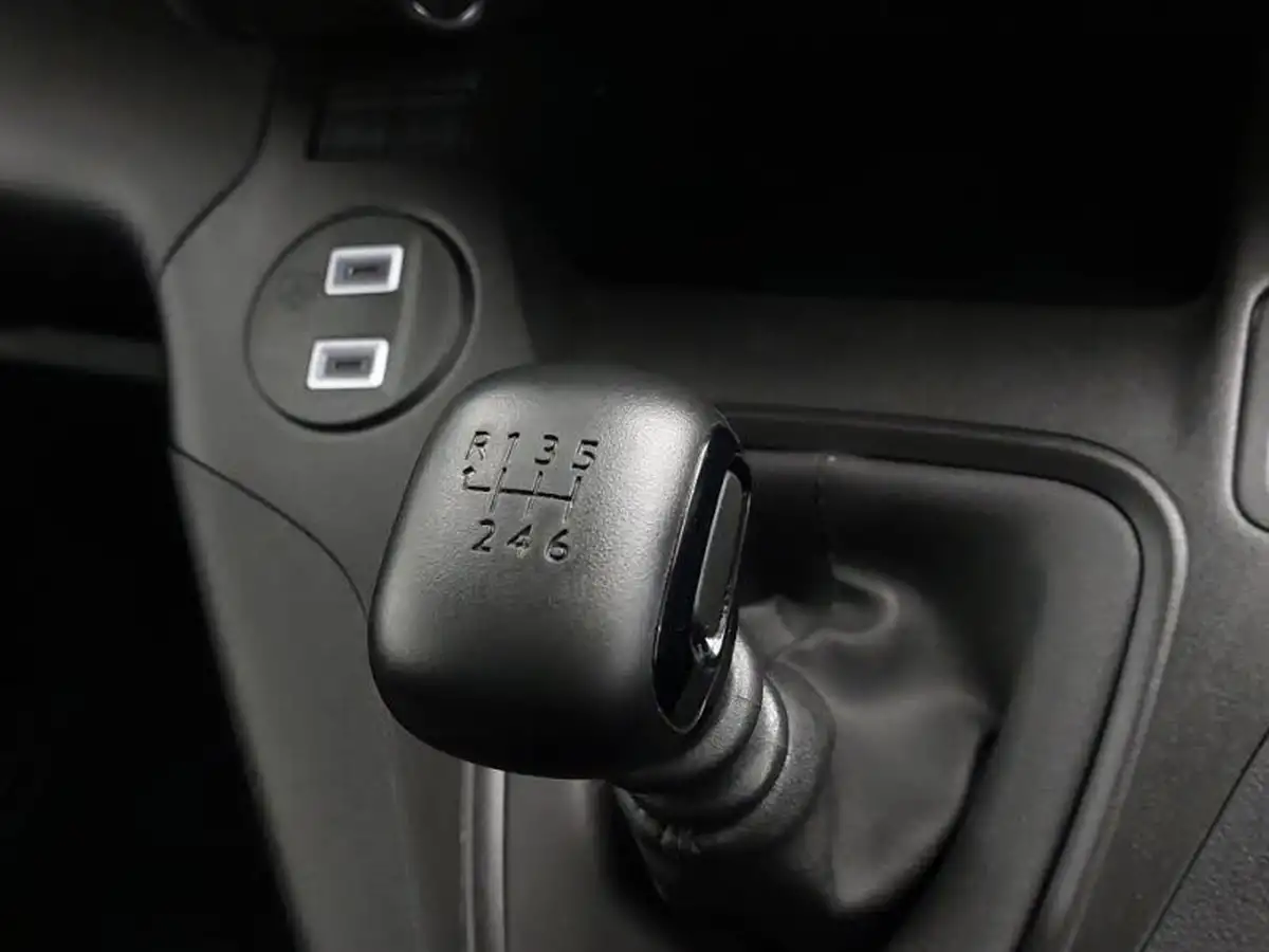 2024-peugeot-partner-15-bluehdi-professional-100pseu6d-big-11