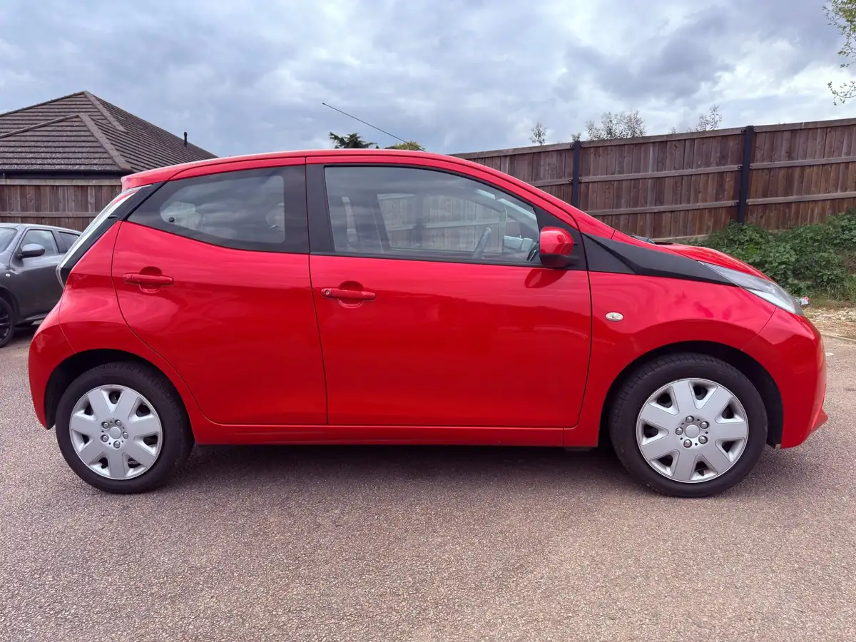 2015-toyota-aygo-10-vvt-i-x-play-5d-big-5