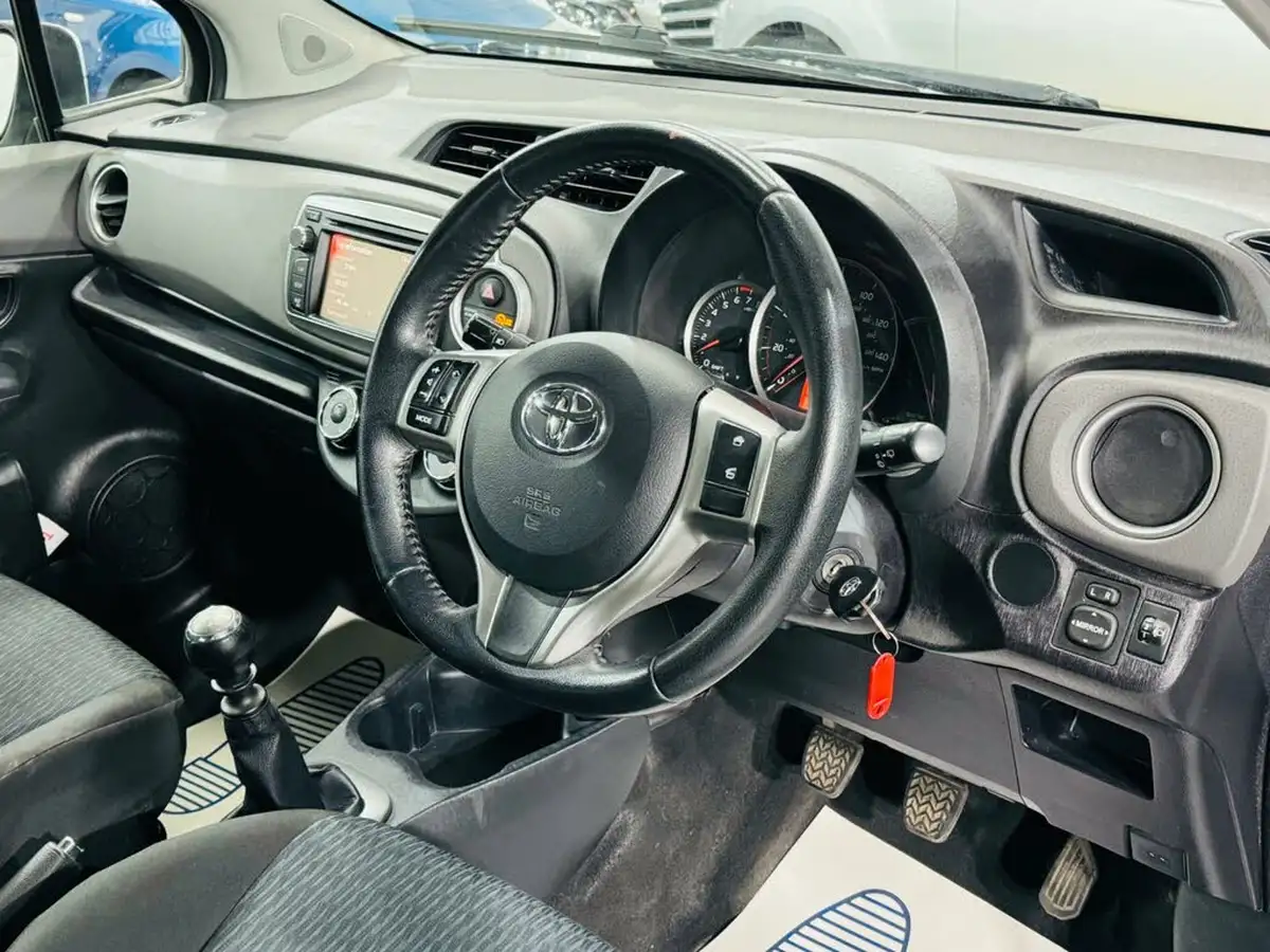 2013-toyota-yaris-133-tr-vvt-i-5d-big-9