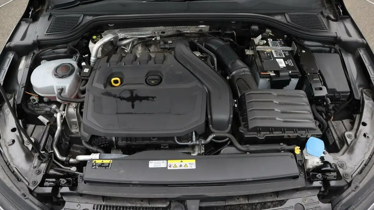 2022-volkswagen-golf-15-tsi-r-line-150ps-hatchback-big-19