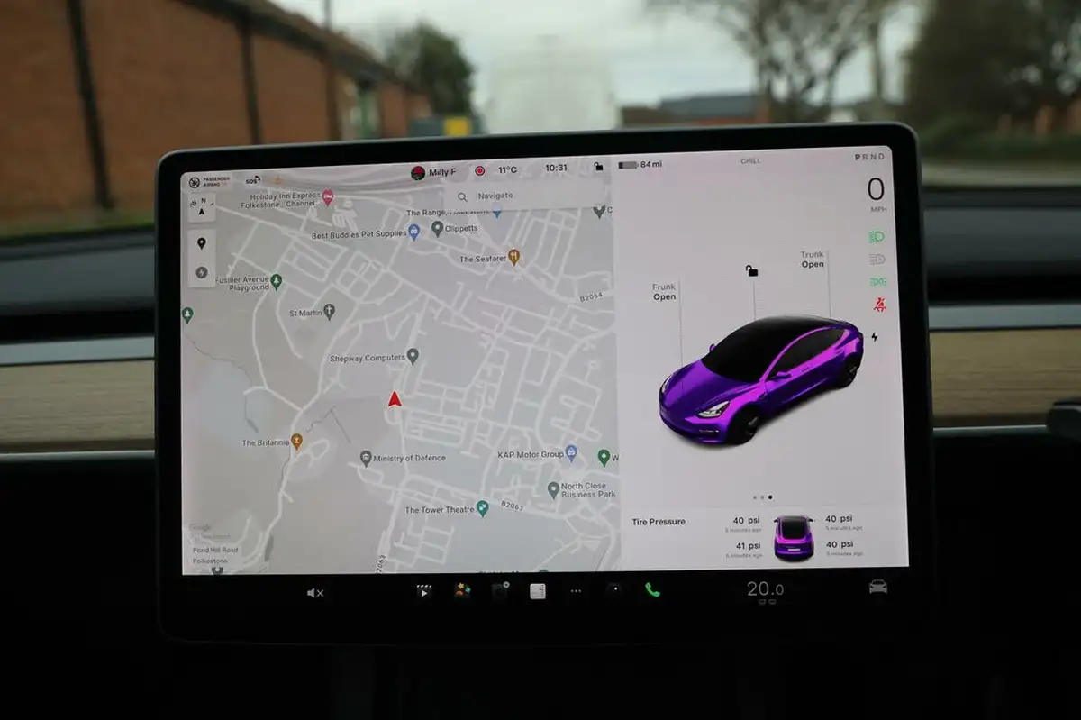 2020-tesla-model-3-e-long-range-big-24