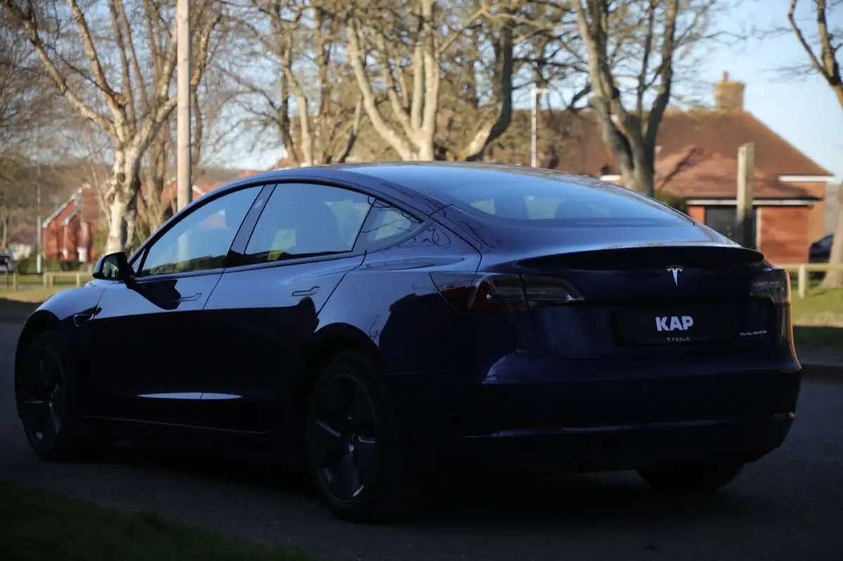 2020-tesla-model-3-e-long-range-big-5