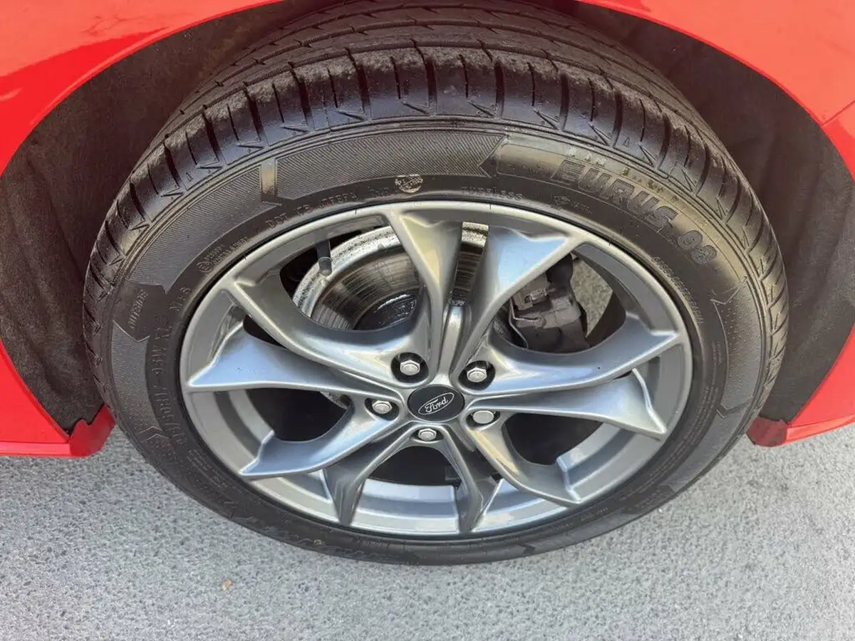 2019-ford-focus-10t-st-line-hatchback-big-29