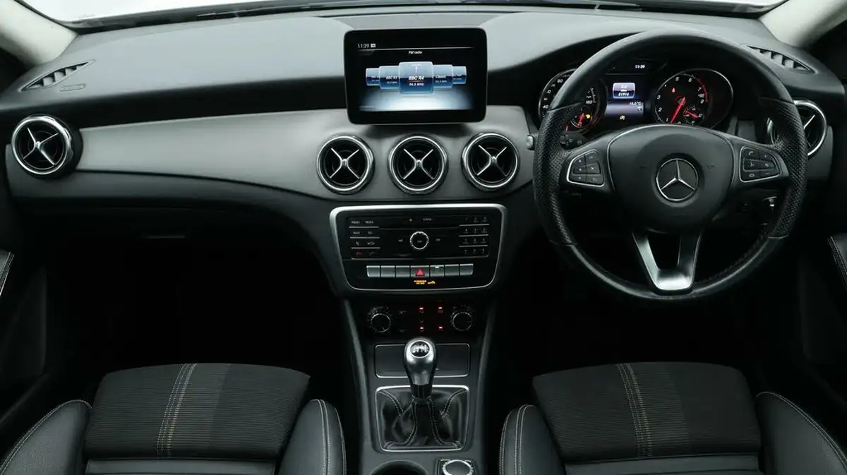 2019-mercedes-benz-gla-class-16-gla-180-urban-edition-ss-big-13