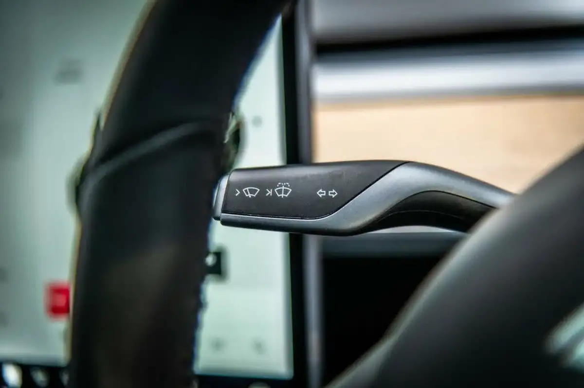 2020-tesla-model-3-e-performance-big-7