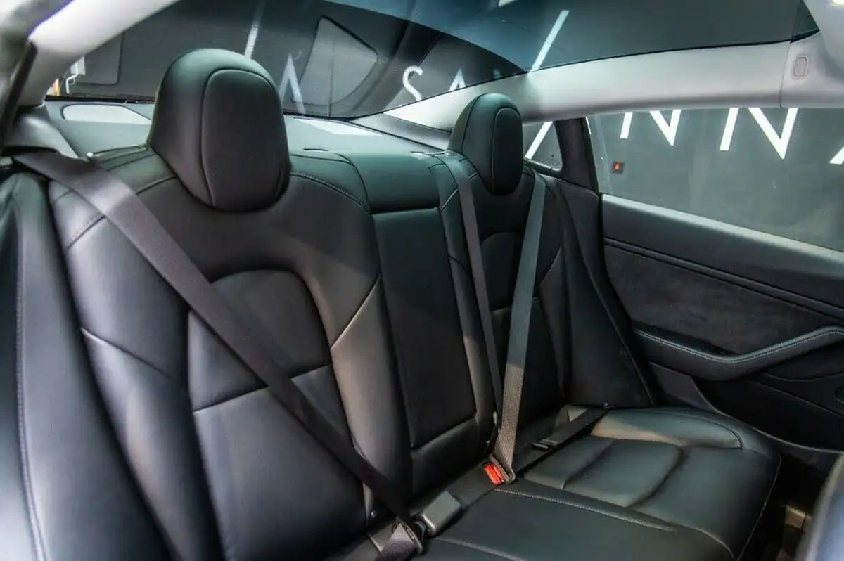 2020-tesla-model-3-e-performance-big-4