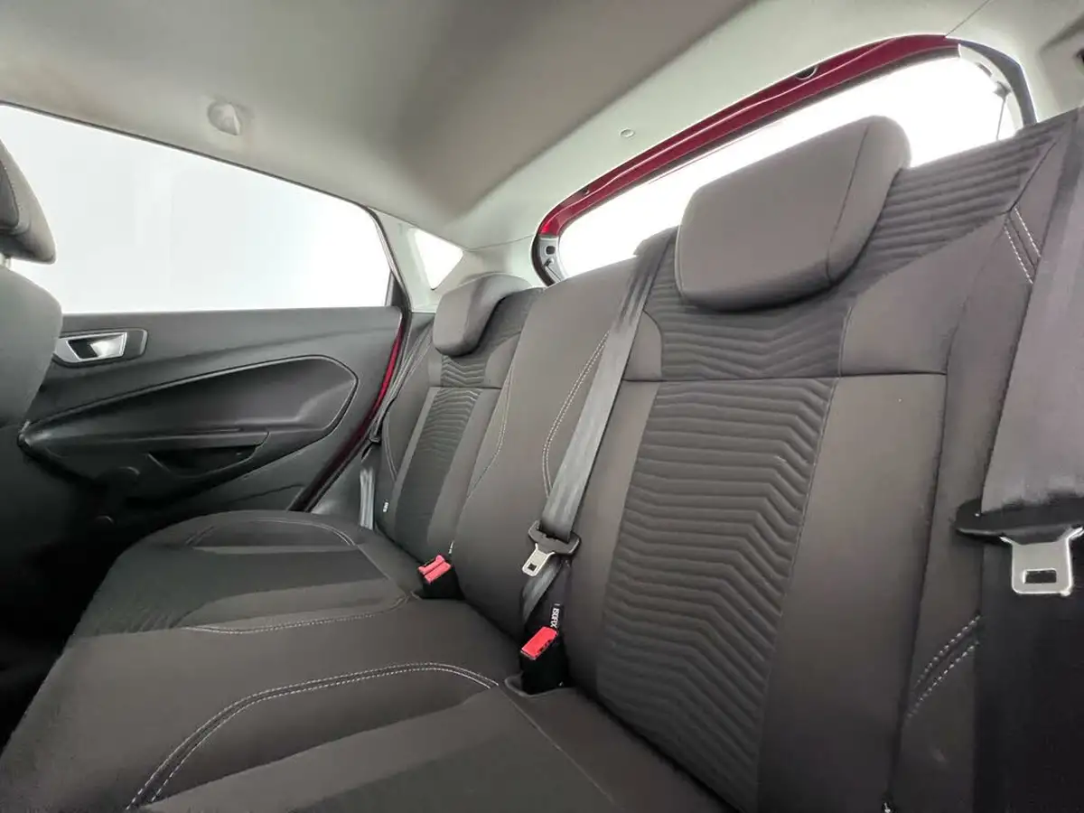 2016-ford-fiesta-125-zetec-5d-big-12