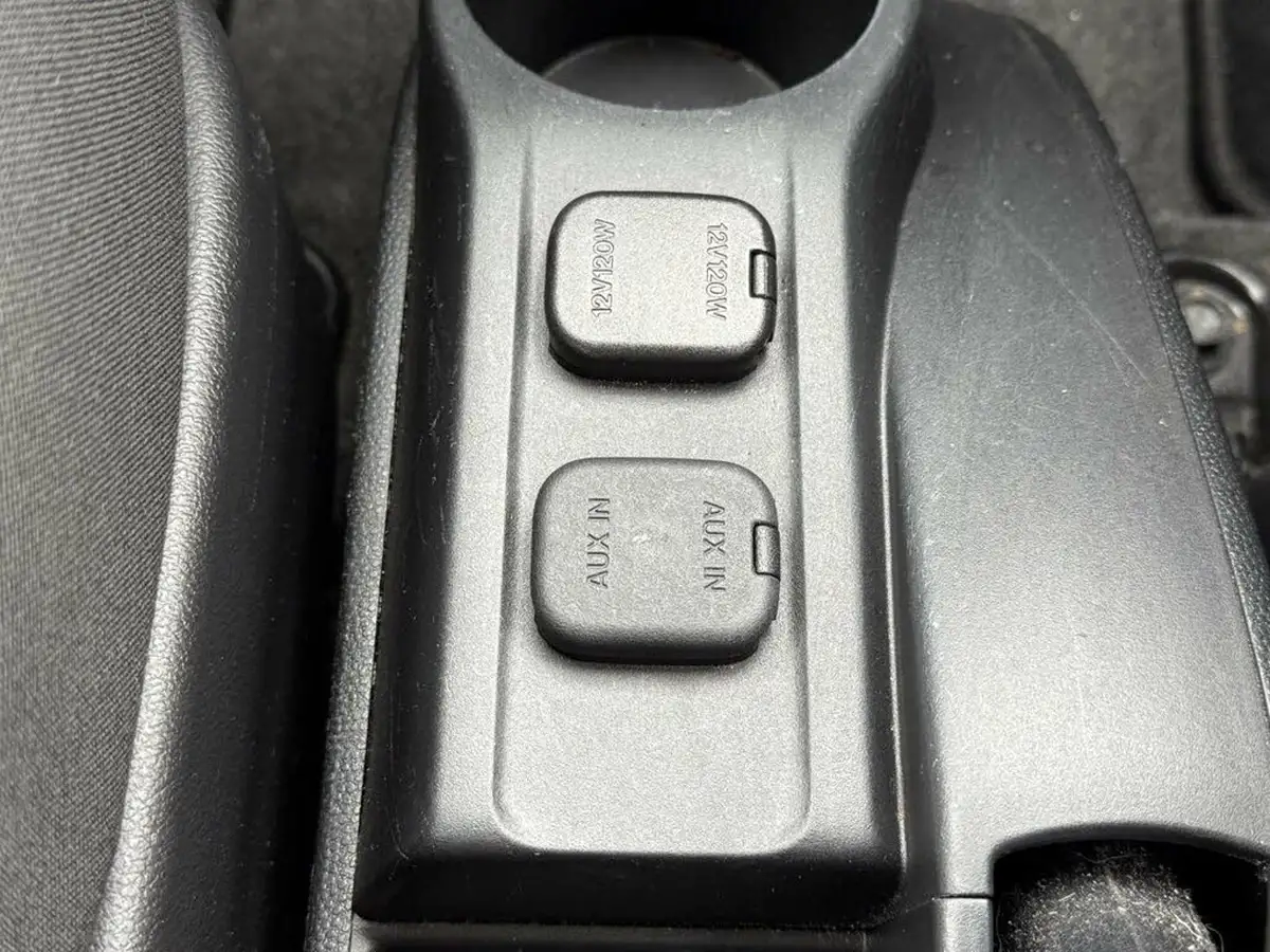 2011-mazda-mazda2-13-tamura-5d-big-15