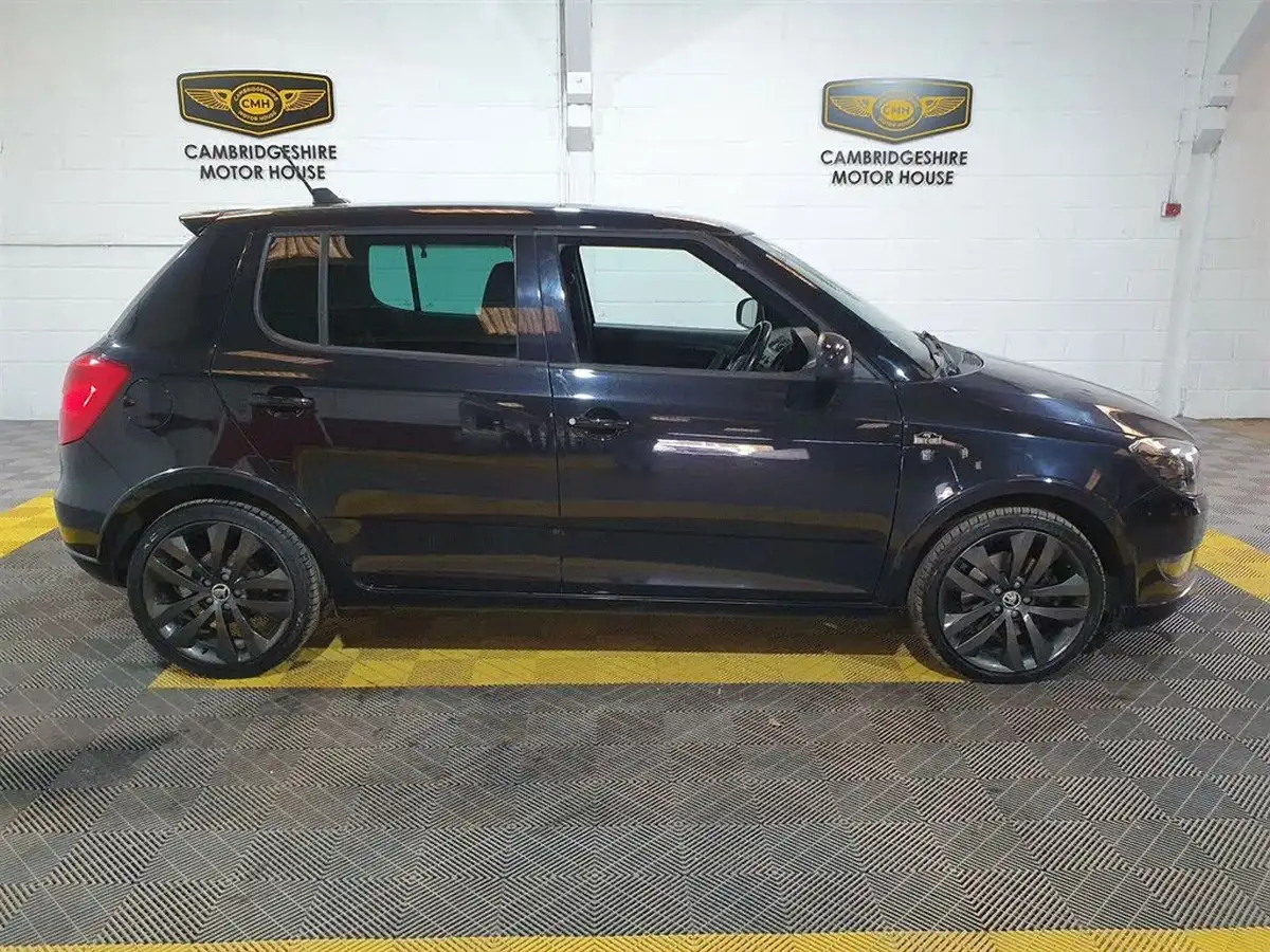 2014-skoda-fabia-12-black-edition-hatchback-big-29