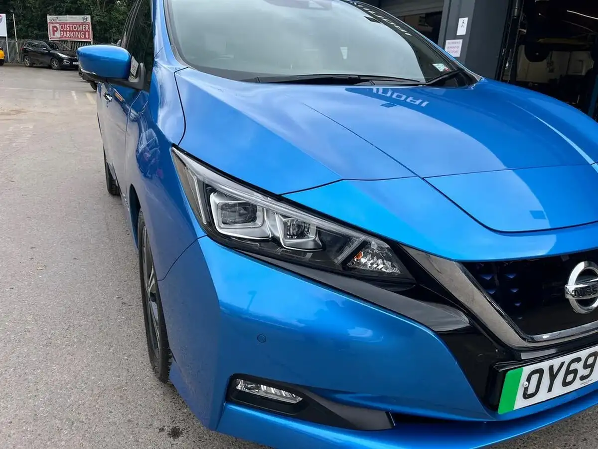 2019-nissan-leaf-e-tekna-big-20