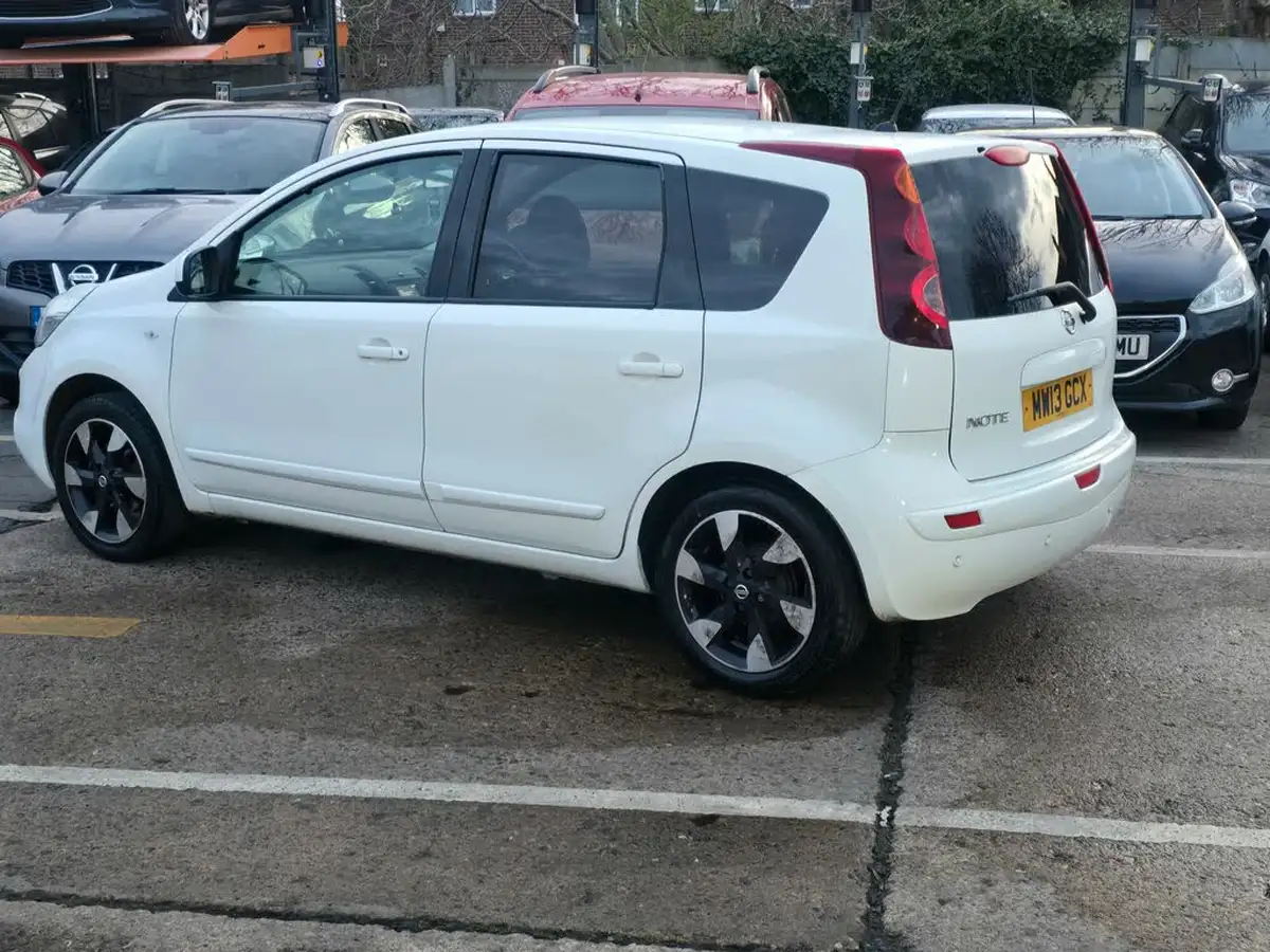 2013-nissan-note-14-n-tec-big-12