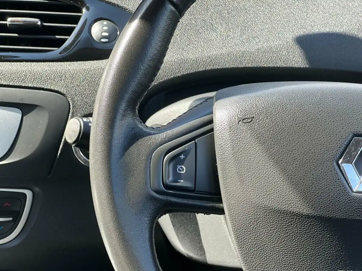 2014-renault-scenic-15td-dynamique-tom-tom-edc-auto-big-9