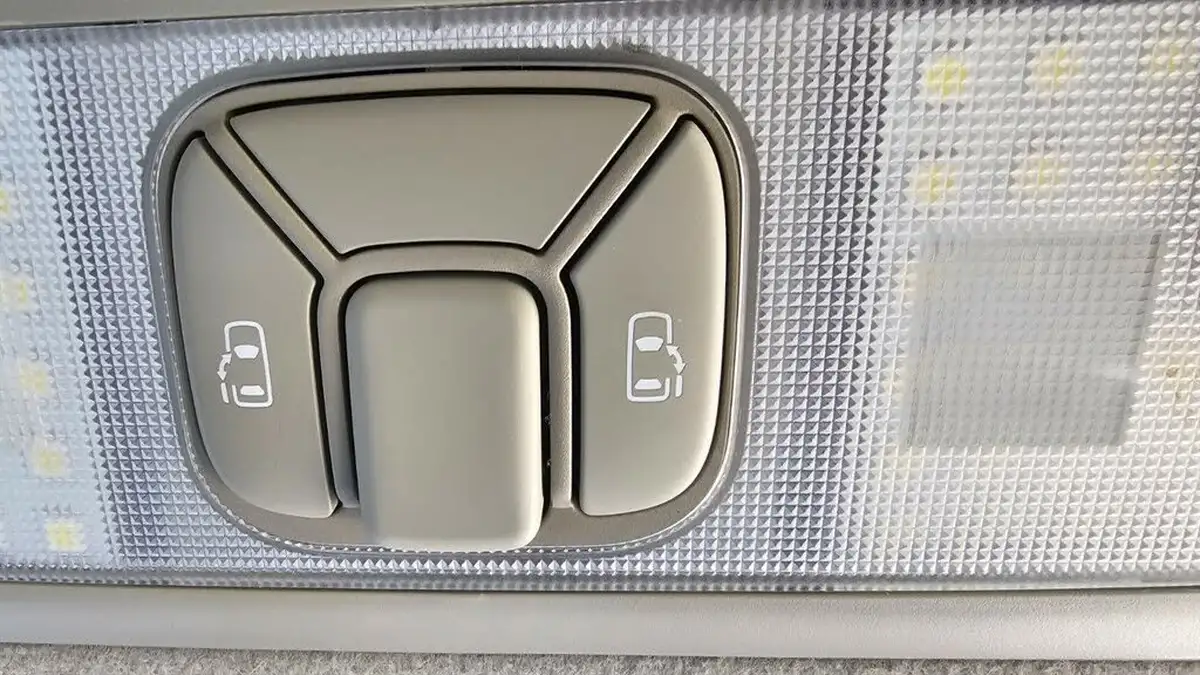 2012-toyota-estima-aeras-24-big-36
