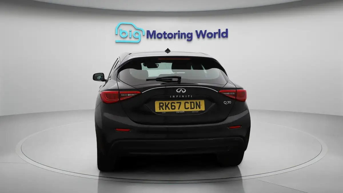 2017-infiniti-q30-15d-business-executive-dct-big-6