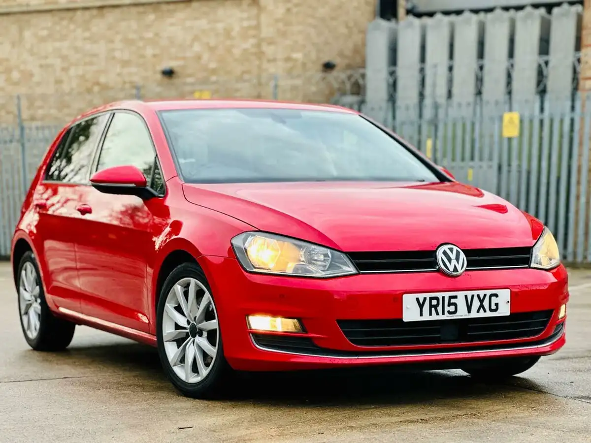 2015-volkswagen-golf-20tdi-gt-hatchback-5d-big-0