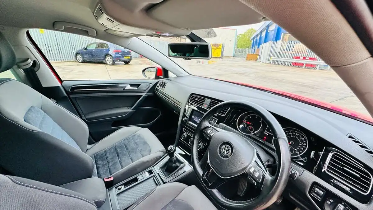 2015-volkswagen-golf-20tdi-gt-hatchback-5d-big-24