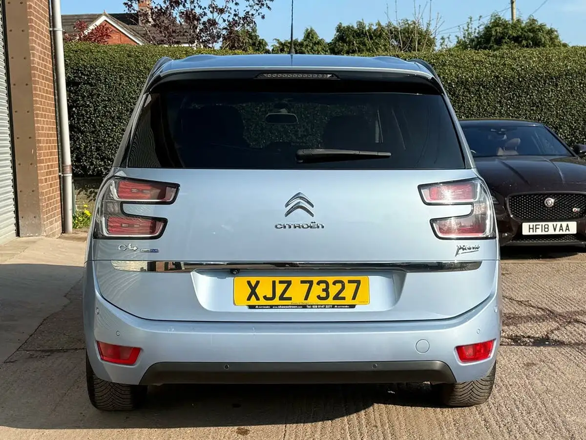 2015-citroen-grand-c4-picasso-16bluehdi-exclusive-eat6-big-79