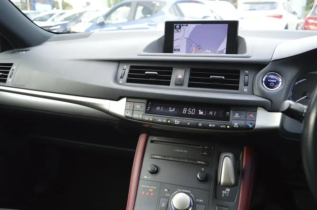 2019-lexus-ct-200h-18-ct-big-16