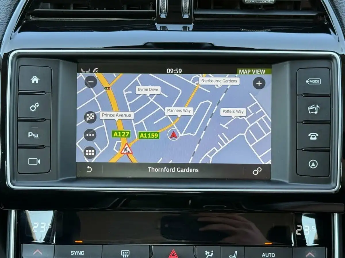 2017-jaguar-xe-20i-prestige-200ps-ss-1999cc-big-24