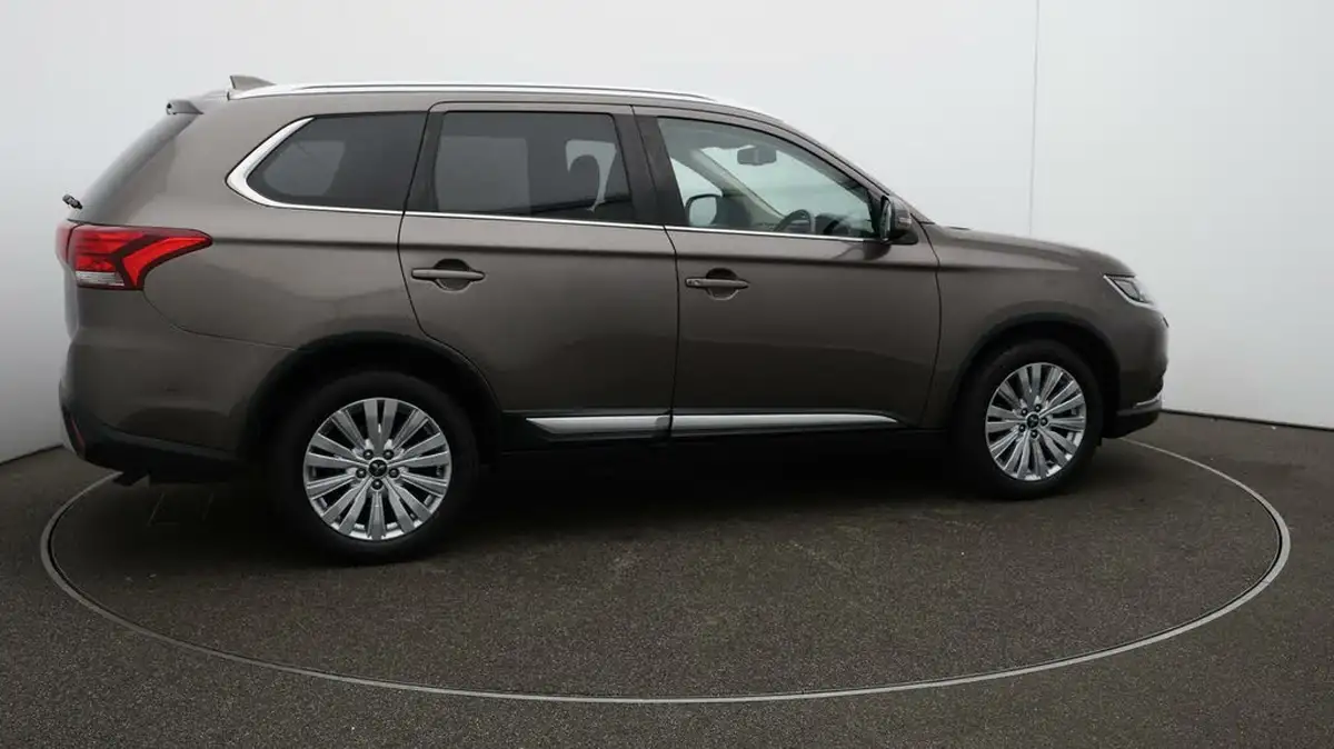 2019-mitsubishi-outlander-20-exceed-big-43