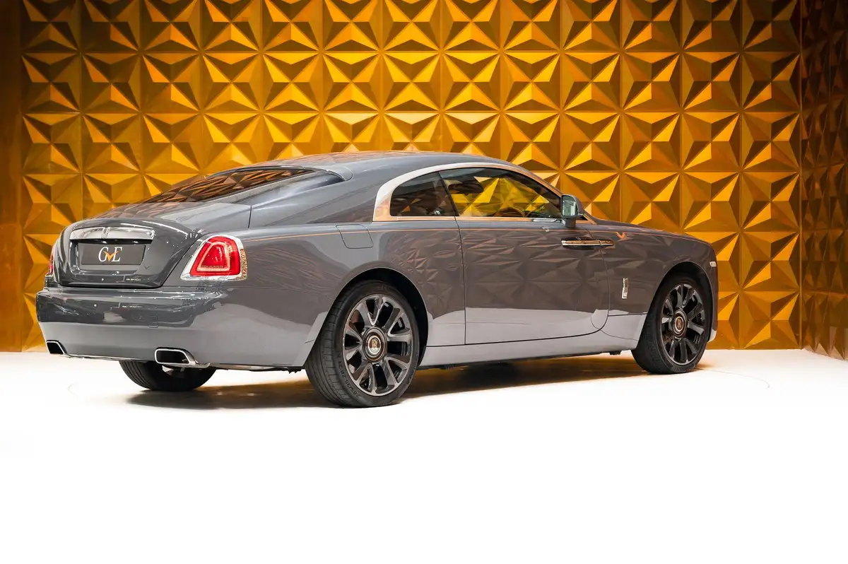 2019-rolls-royce-wraith-66-591bhp-big-7