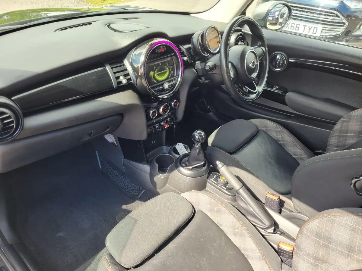 2017-mini-cooper-15-cooper-seven-chili-3d-big-12