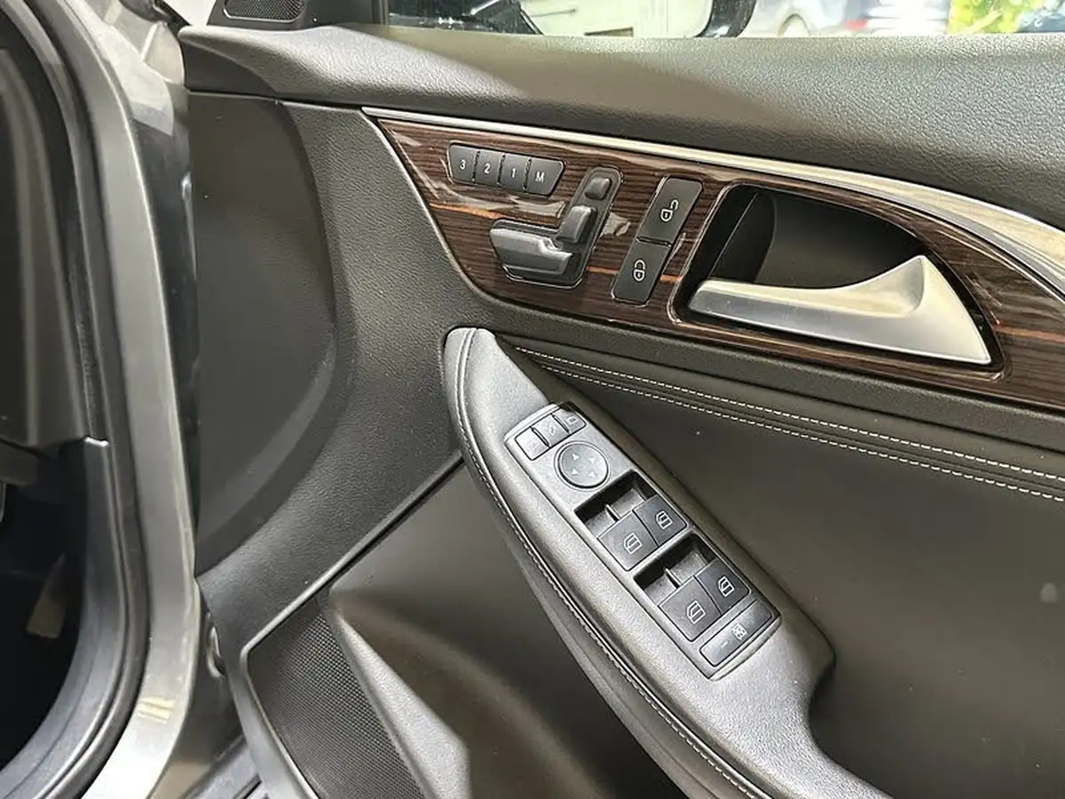 2017-infiniti-q30-15d-premium-tech-big-8