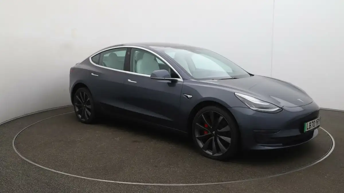 2020-tesla-model-3-e-performance-big-35