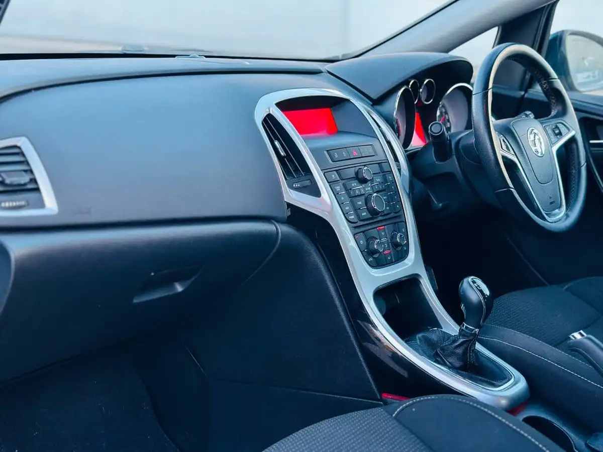 2015-vauxhall-astra-14-sri-vvt-16v-100ps-1398cc-big-49