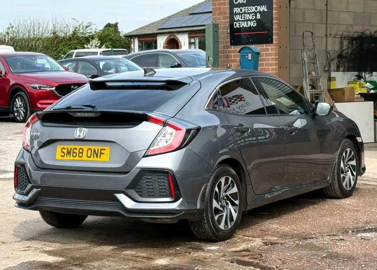 2018-honda-civic-10-vtec-turbo-se-126ps-hatchback-5d-big-14