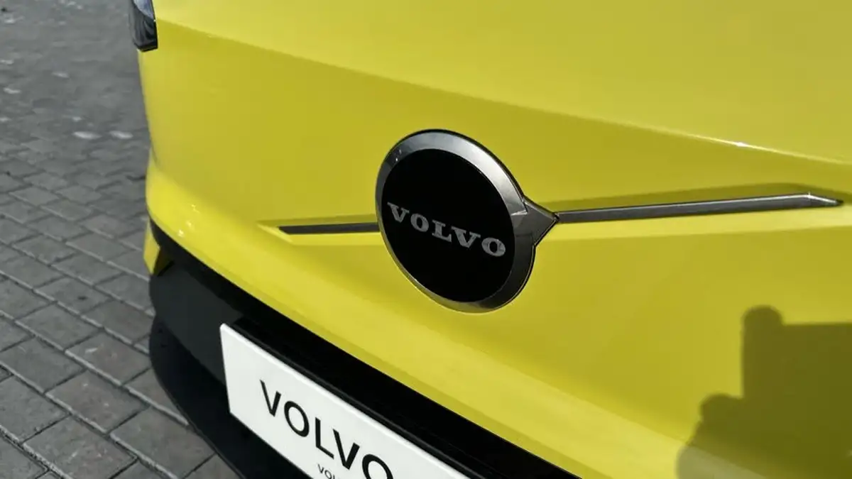 2025-volvo-ex30-e-twin-plus-big-22