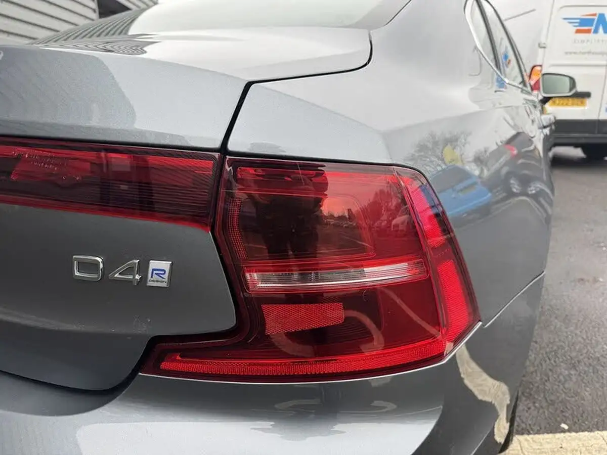 2018-volvo-s90-20td-d4-r-design-big-27