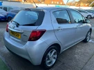 2015-toyota-yaris-15-vvt-i-icon-hybrid-small-9