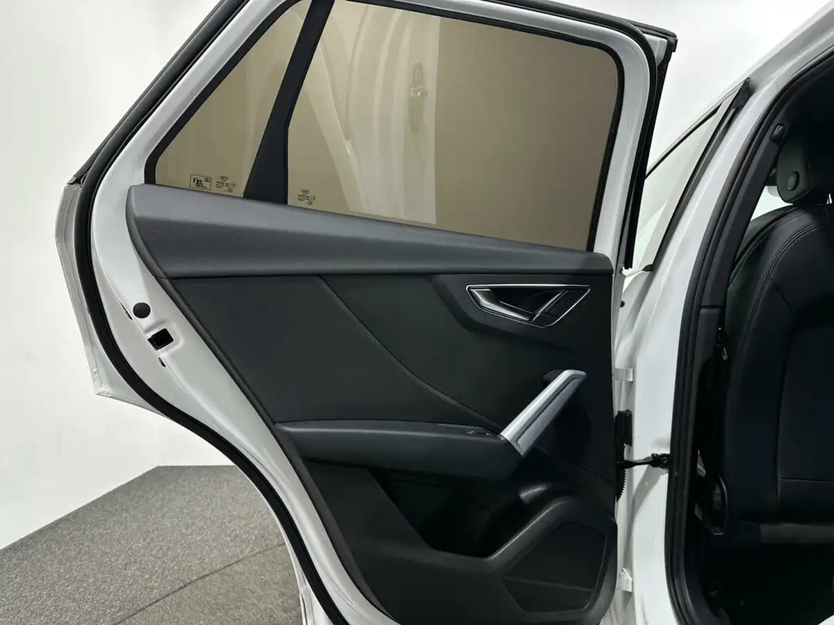 2019-audi-q2-10-30-tfsi-s-line-big-37