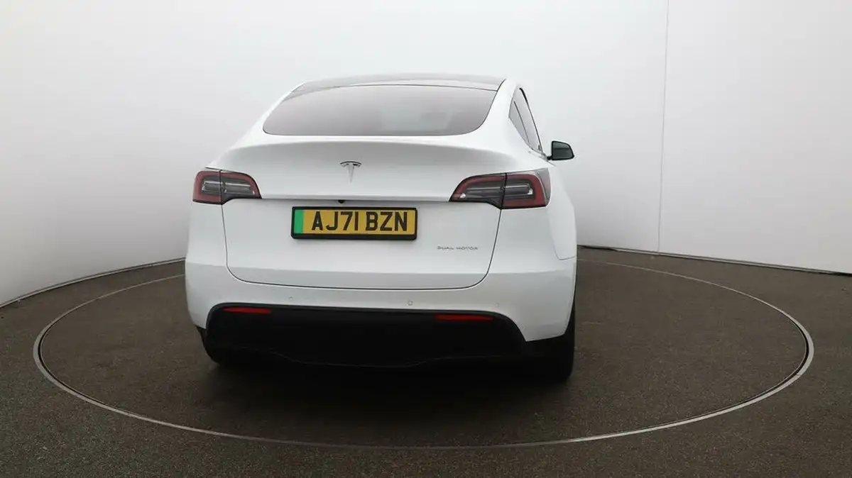 2022-tesla-model-y-e-long-range-big-48