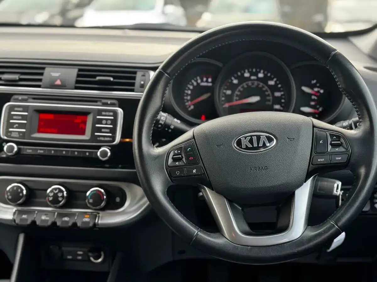 2017-kia-rio-125-sr7-5d-big-14
