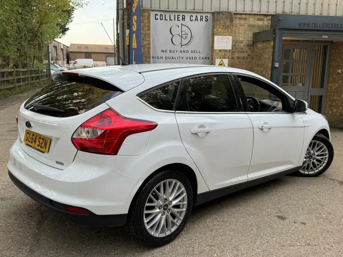 2014-ford-focus-10-zetec-125ps-ss-hatchback-big-15