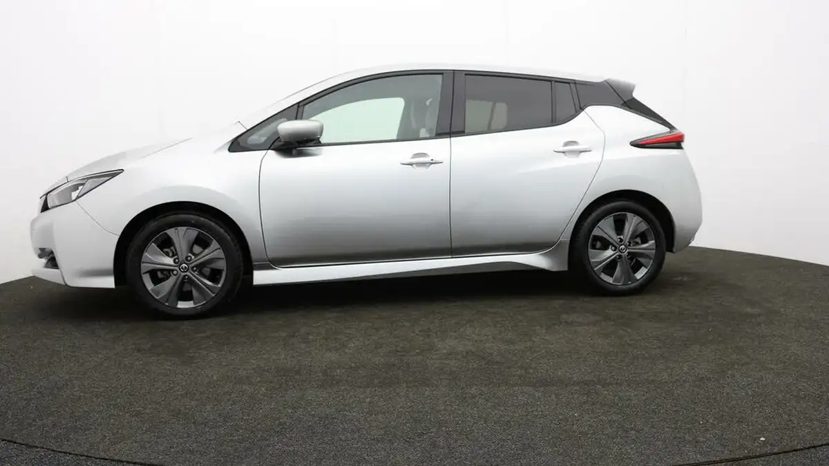 2021-nissan-leaf-e-tekna-big-58