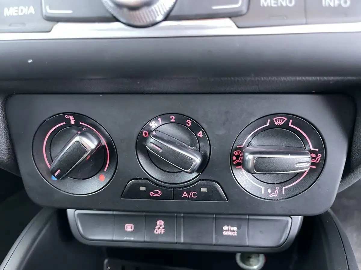 2017-audi-a1-16tdi-sport-hatchback-3d-s-tronic-big-26