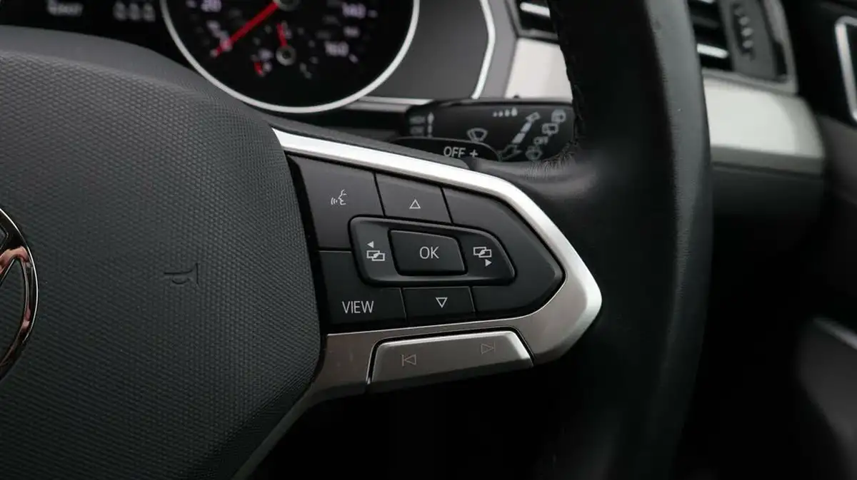 2022-volkswagen-passat-20tdi-se-nav-150ps-estate-5d-dsg-big-23
