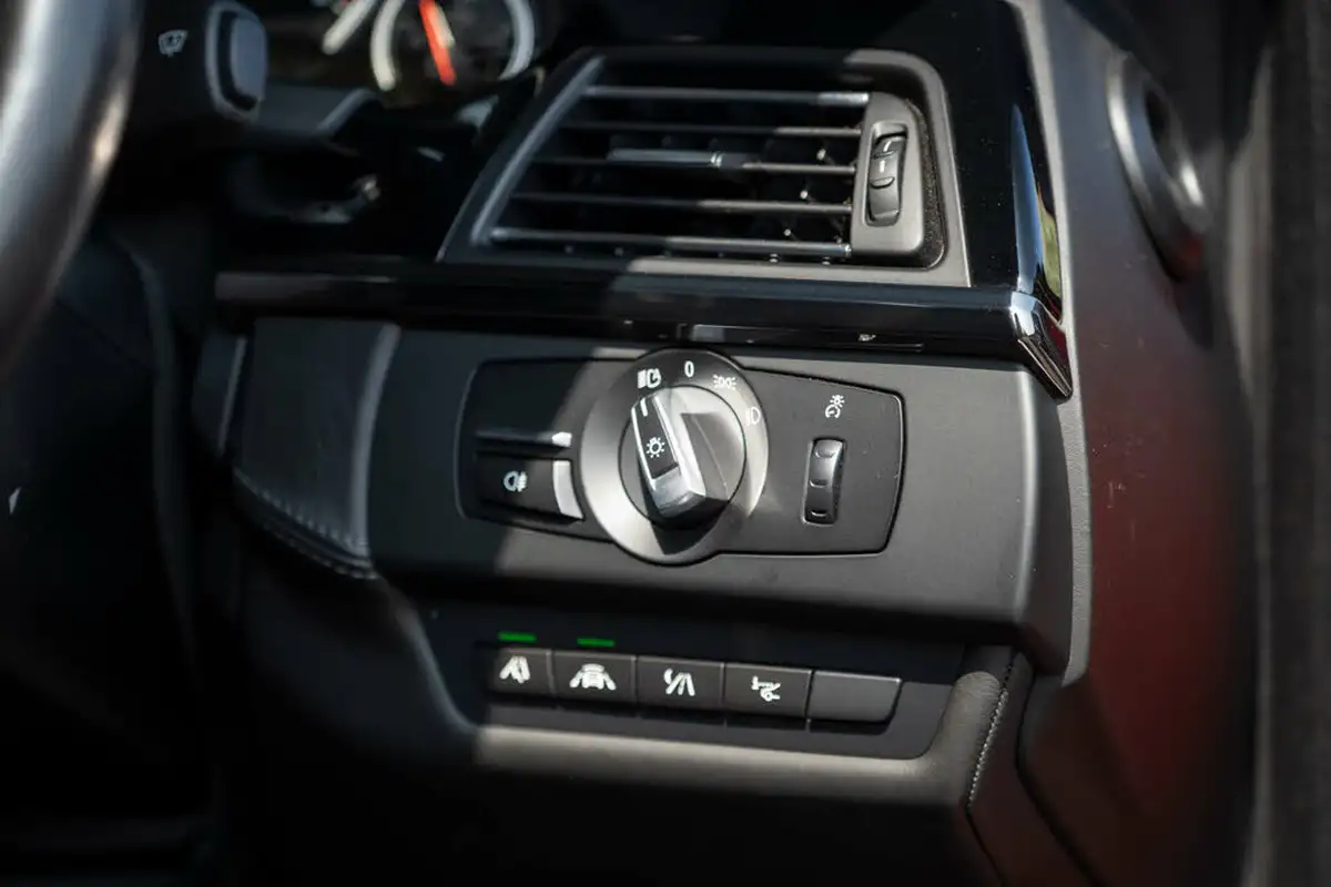 2015-bmw-6-series-44-m6-575bhp-convertible-2d-big-41