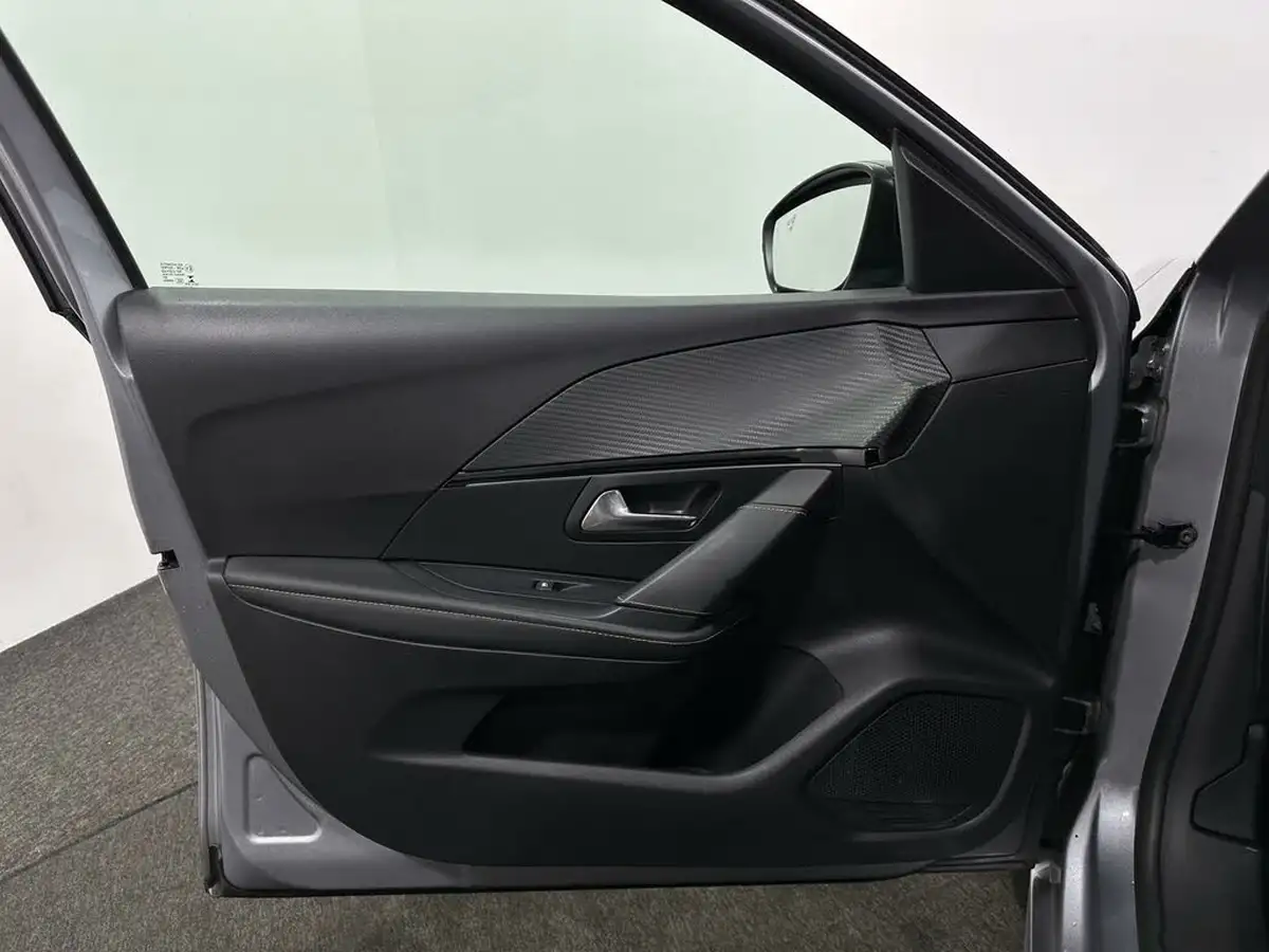 2022-peugeot-208-12-puretech-gt-100ps-big-32