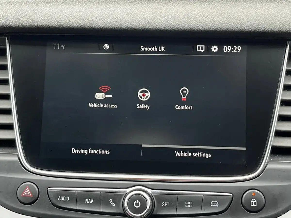 2020-vauxhall-grandland-x-12-sri-nav-big-19
