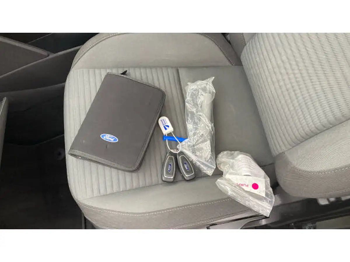 2016-ford-c-max-15tdci-titanium-big-18