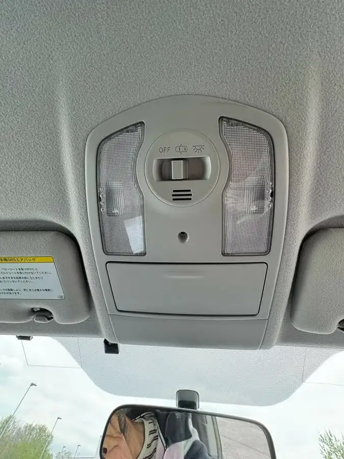 2010-toyota-prius-big-6