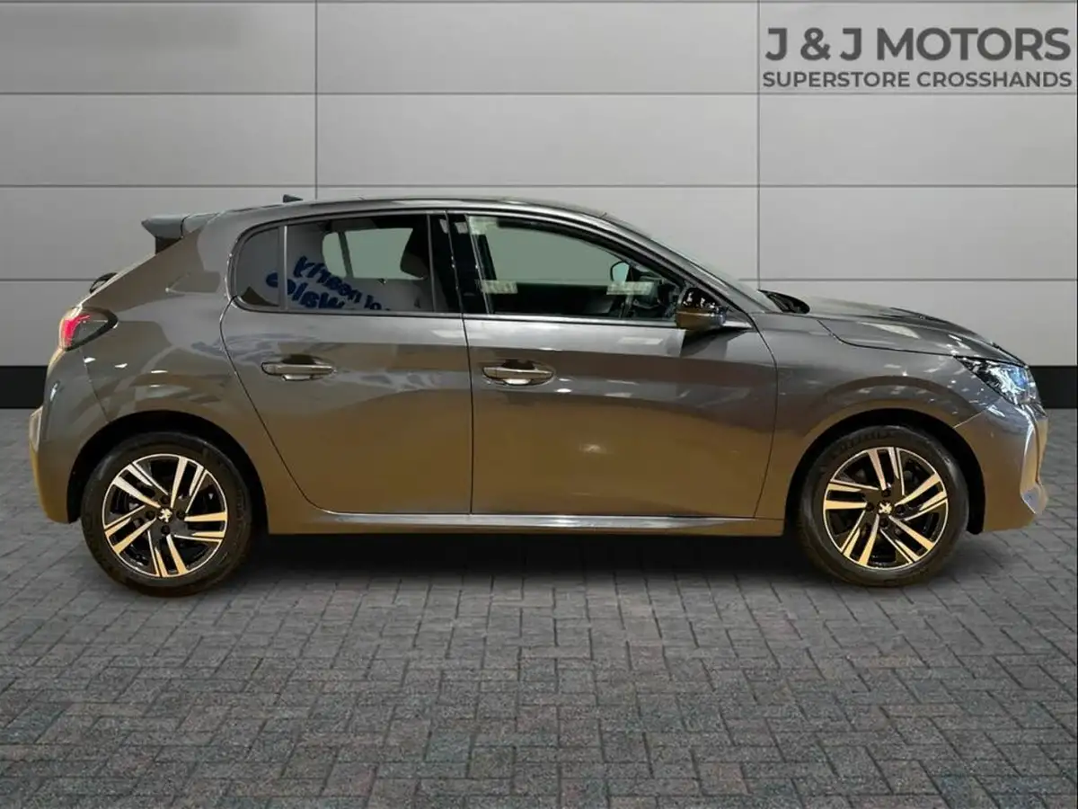 2023-peugeot-208-12-puretech-allure-premium-130ps-eat8-big-4