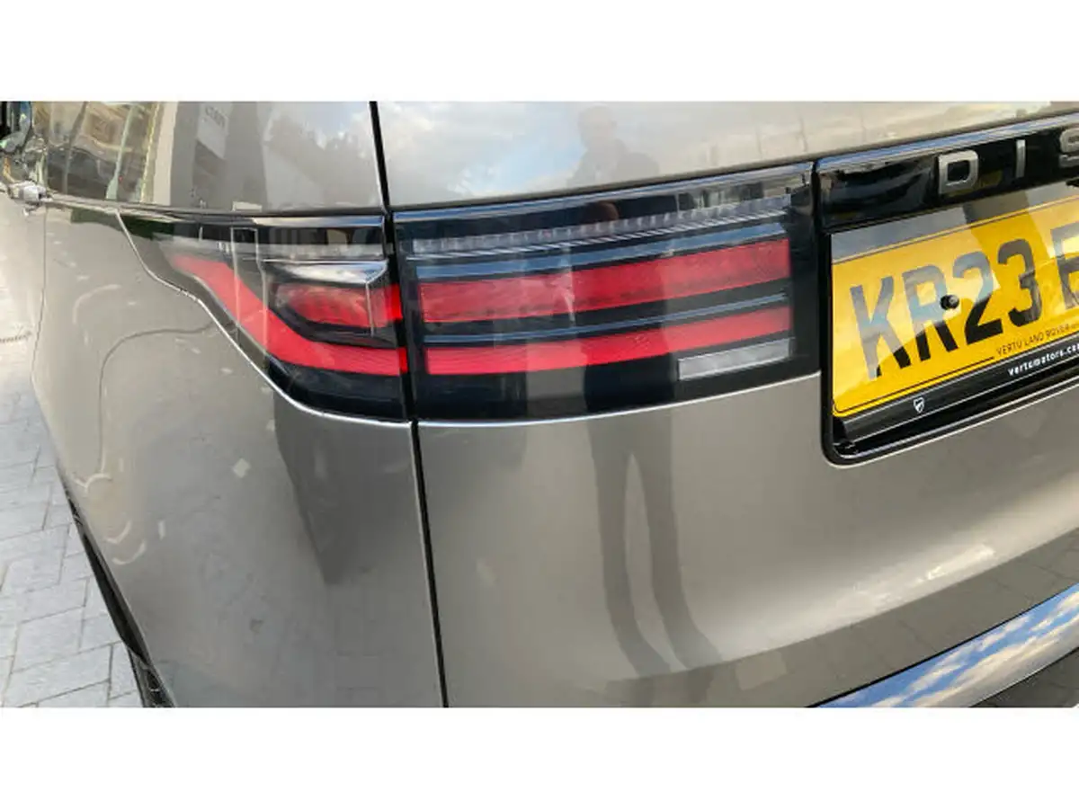 2023-land-rover-discovery-30-d300-r-dynamic-hse-big-18